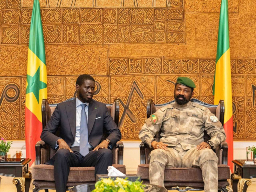 En Visite Au Mali Bassirou Diomaye Faye Accueilli Par Le Colonel